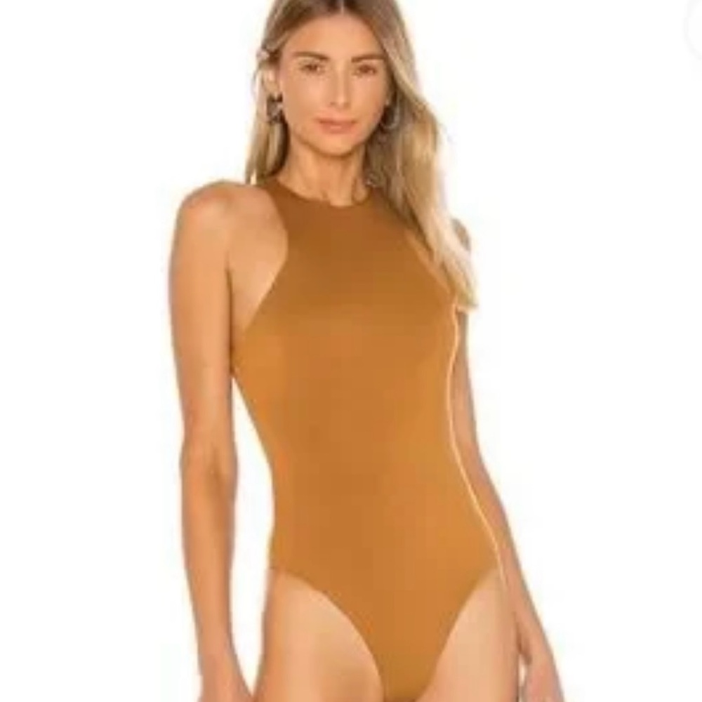 ReoRia Rust Bodysuit with Crew Neck and Form-Fitting Design